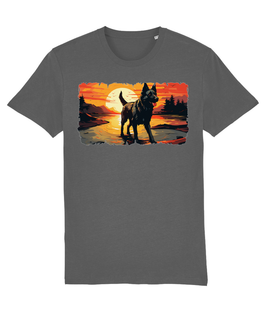 T-shirt hond wandelen met de hond tijdens een zonsondergang